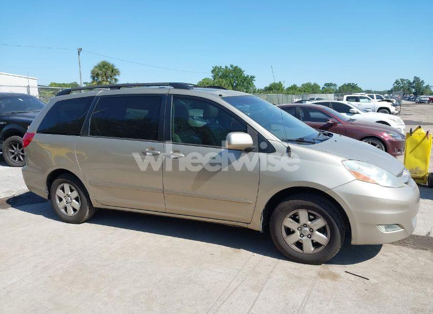 Photo 13 of 2010 Toyota Sienna XLE (VIN 5TDYK4CC5AS292110)