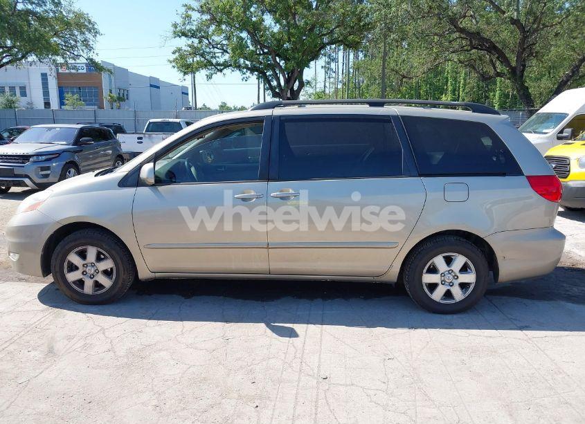 Photo 14 of 2010 Toyota Sienna XLE (VIN 5TDYK4CC5AS292110)