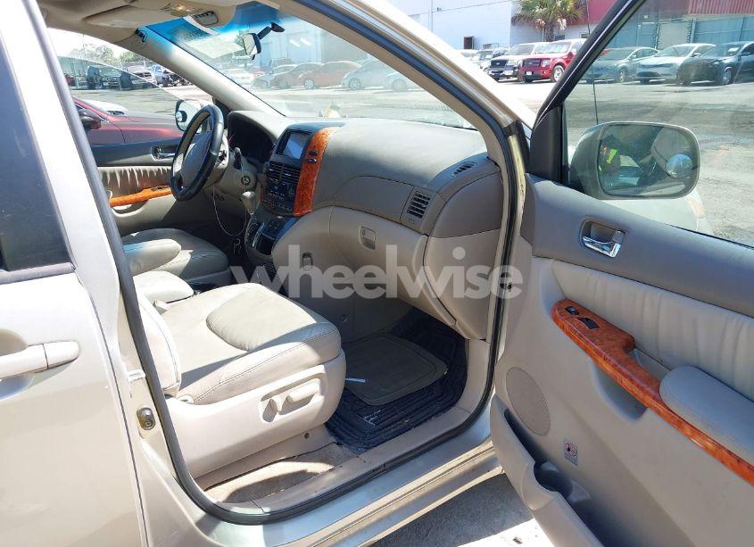 Photo 5 of 2010 Toyota Sienna XLE (VIN 5TDYK4CC5AS292110)