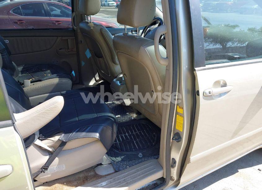 Photo 8 of 2010 Toyota Sienna XLE (VIN 5TDYK4CC5AS292110)