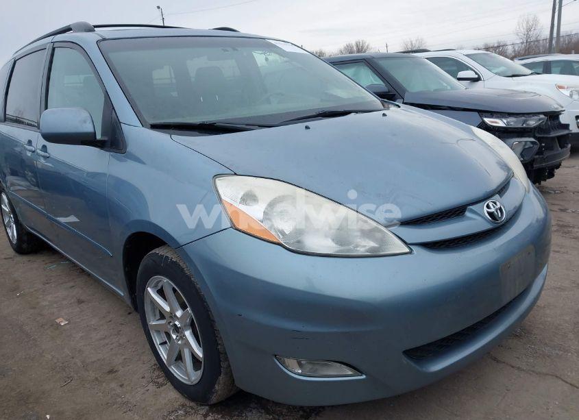 2010 Toyota Sienna XLE (VIN 5TDYK4CC5AS314249) main photo