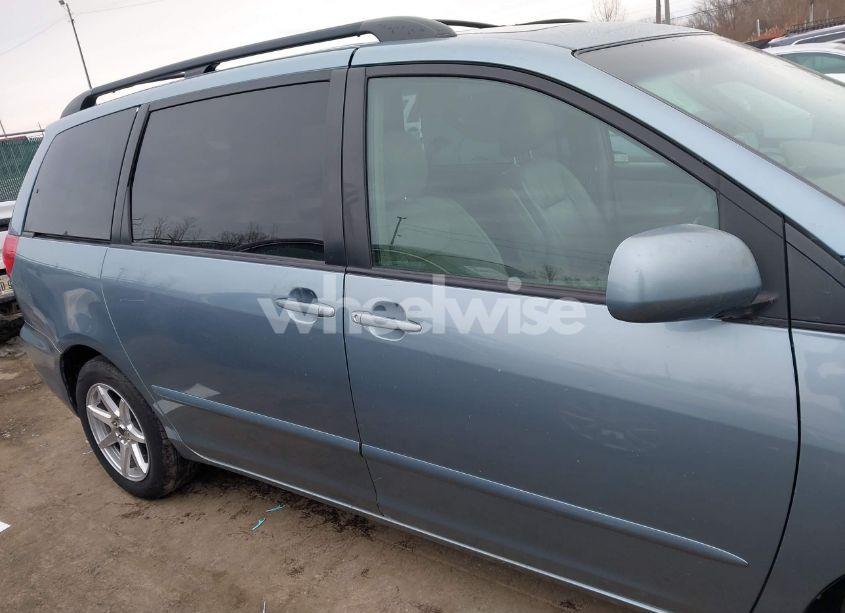 Photo 13 of 2010 Toyota Sienna XLE (VIN 5TDYK4CC5AS314249)