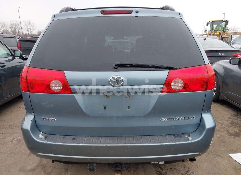 Photo 16 of 2010 Toyota Sienna XLE (VIN 5TDYK4CC5AS314249)