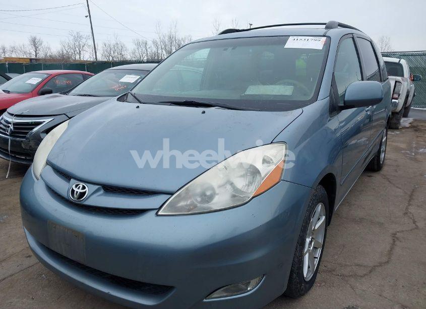 Photo 2 of 2010 Toyota Sienna XLE (VIN 5TDYK4CC5AS314249)