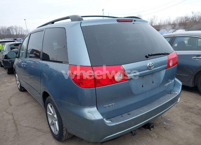Photo 3 of 2010 Toyota Sienna XLE (VIN 5TDYK4CC5AS314249)