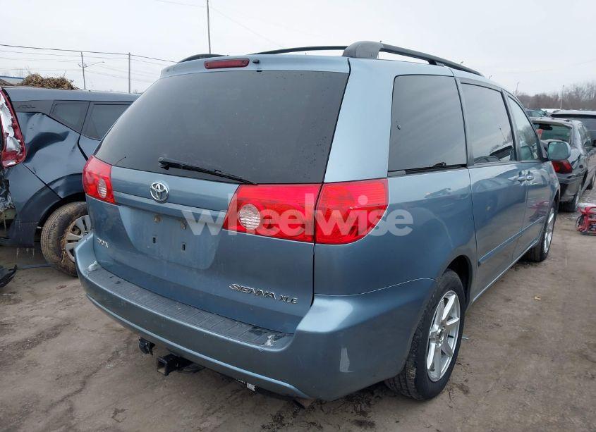 Photo 4 of 2010 Toyota Sienna XLE (VIN 5TDYK4CC5AS314249)