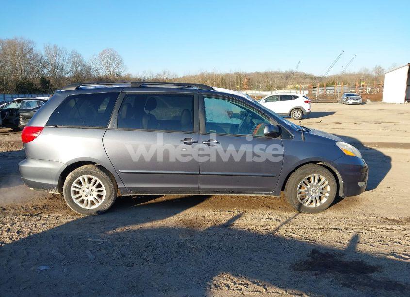 Photo 13 of 2010 Toyota Sienna XLE (VIN 5TDYK4CC5AS314414)