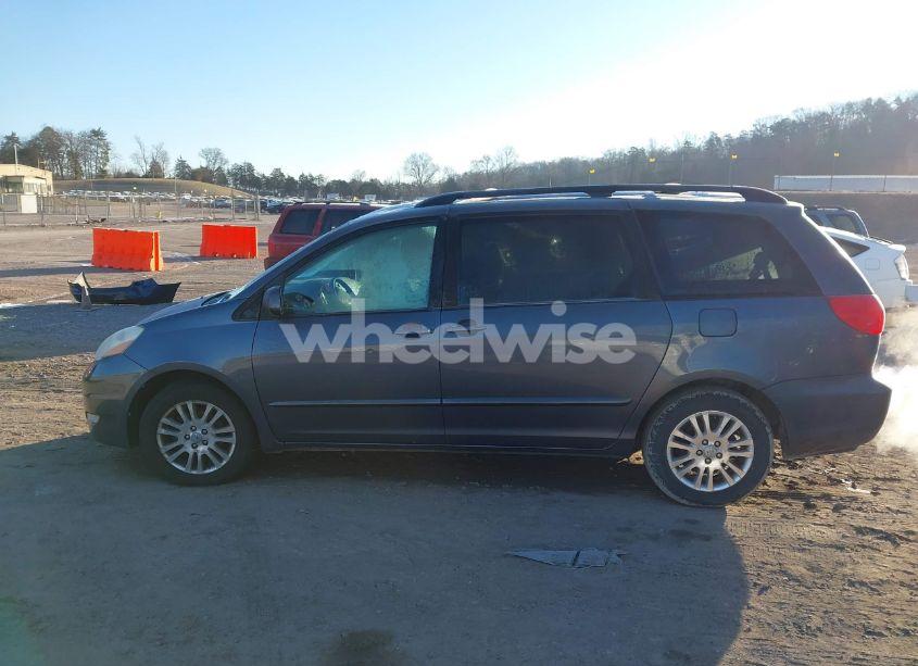 Photo 14 of 2010 Toyota Sienna XLE (VIN 5TDYK4CC5AS314414)