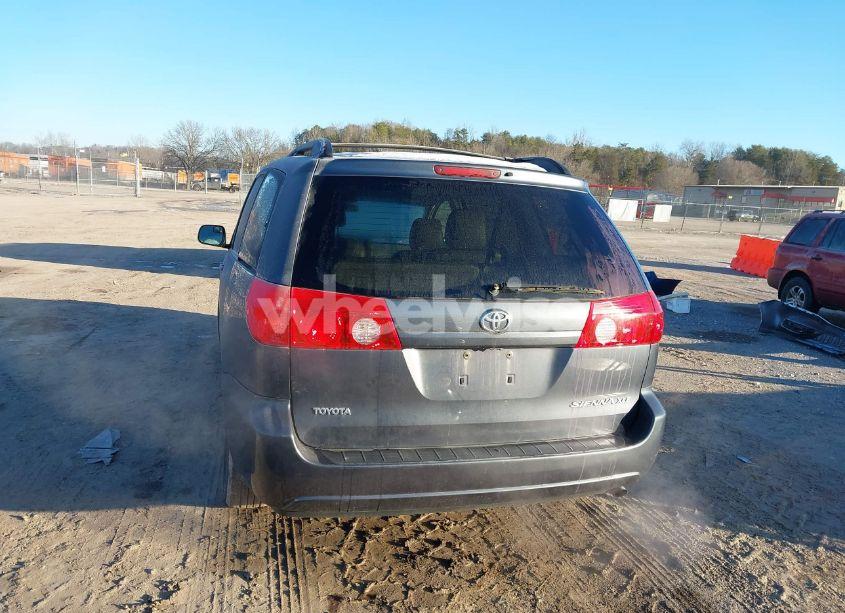 Photo 16 of 2010 Toyota Sienna XLE (VIN 5TDYK4CC5AS314414)