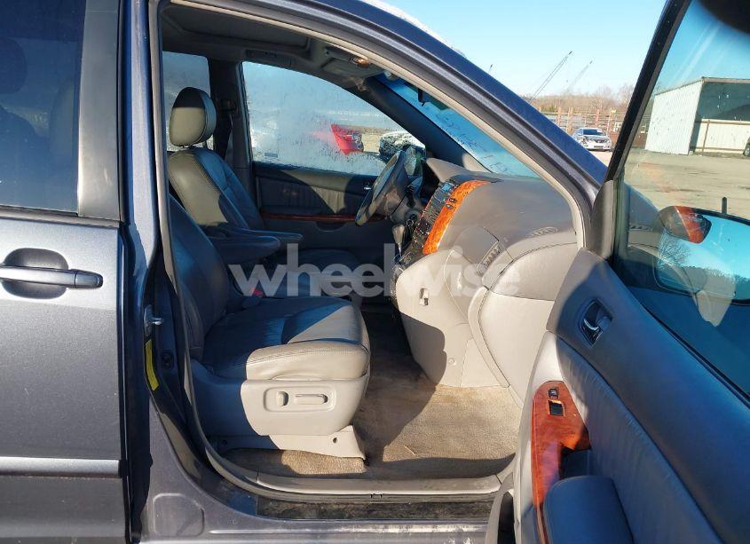 Photo 5 of 2010 Toyota Sienna XLE (VIN 5TDYK4CC5AS314414)