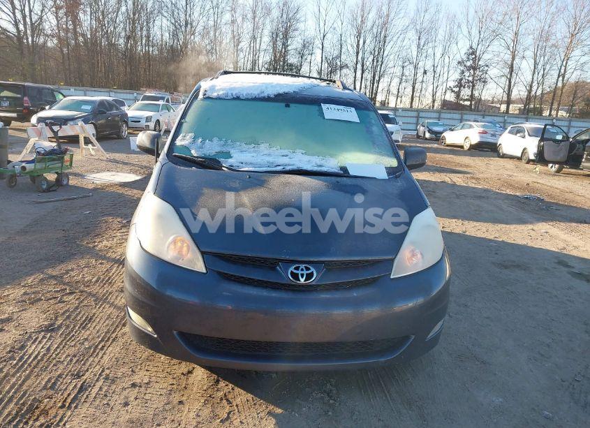 Photo 6 of 2010 Toyota Sienna XLE (VIN 5TDYK4CC5AS314414)