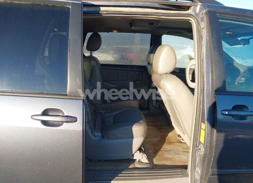 Photo 8 of 2010 Toyota Sienna XLE (VIN 5TDYK4CC5AS314414)