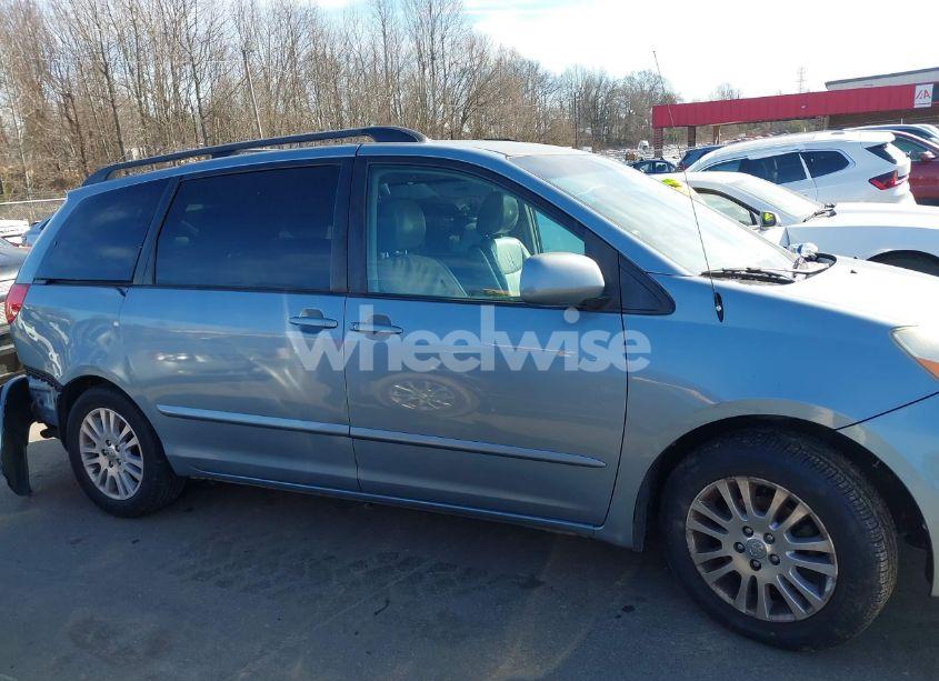 Photo 13 of 2010 Toyota Sienna XLE (VIN 5TDYK4CC7AS329805)