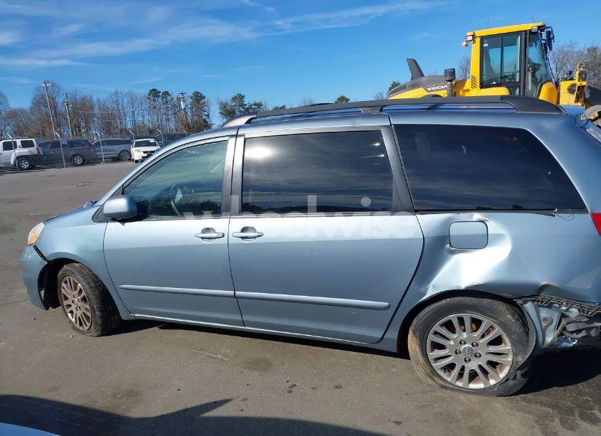 Photo 14 of 2010 Toyota Sienna XLE (VIN 5TDYK4CC7AS329805)