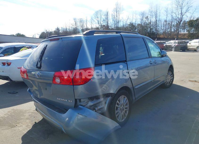 Photo 4 of 2010 Toyota Sienna XLE (VIN 5TDYK4CC7AS329805)