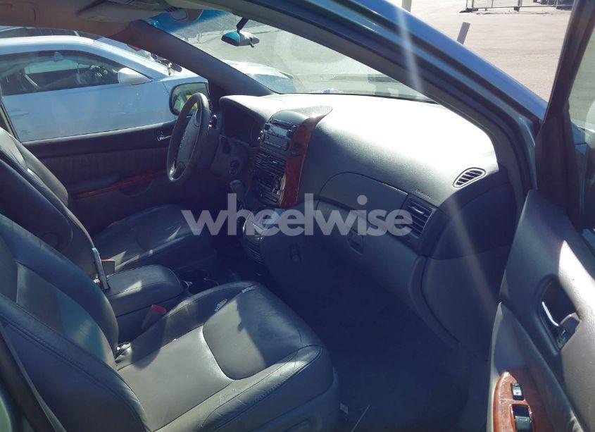 Photo 5 of 2010 Toyota Sienna XLE (VIN 5TDYK4CC7AS329805)