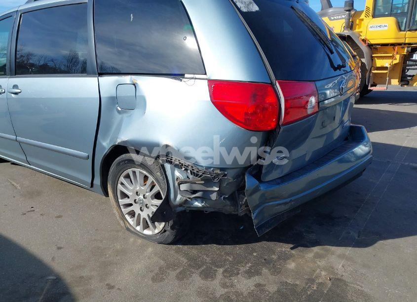 Photo 6 of 2010 Toyota Sienna XLE (VIN 5TDYK4CC7AS329805)