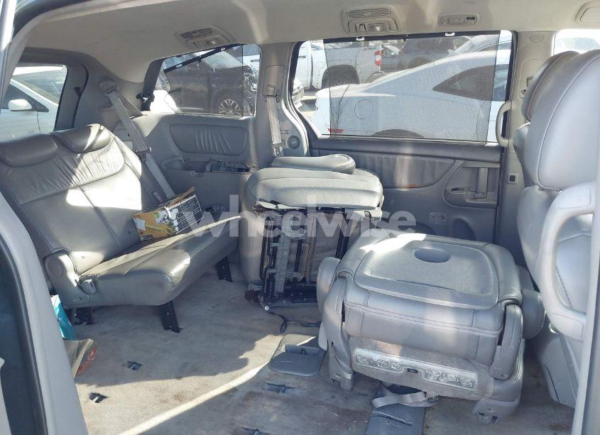 Photo 8 of 2010 Toyota Sienna XLE (VIN 5TDYK4CC7AS329805)