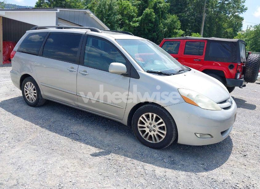 2010 Toyota Sienna XLE (VIN 5TDYK4CC8AS301320) main photo