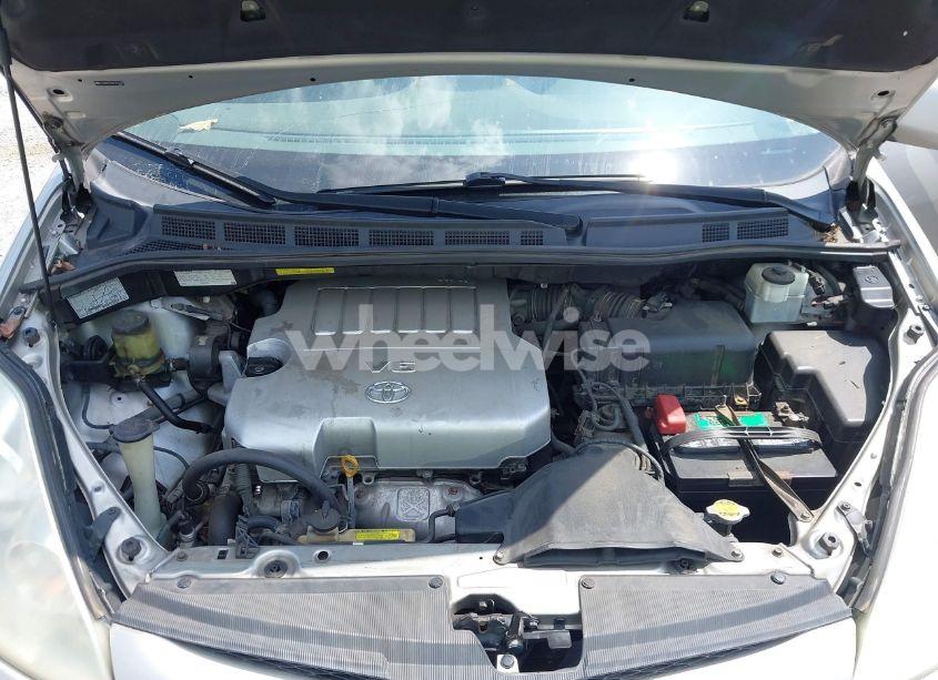 Photo 10 of 2010 Toyota Sienna XLE (VIN 5TDYK4CC8AS301320)