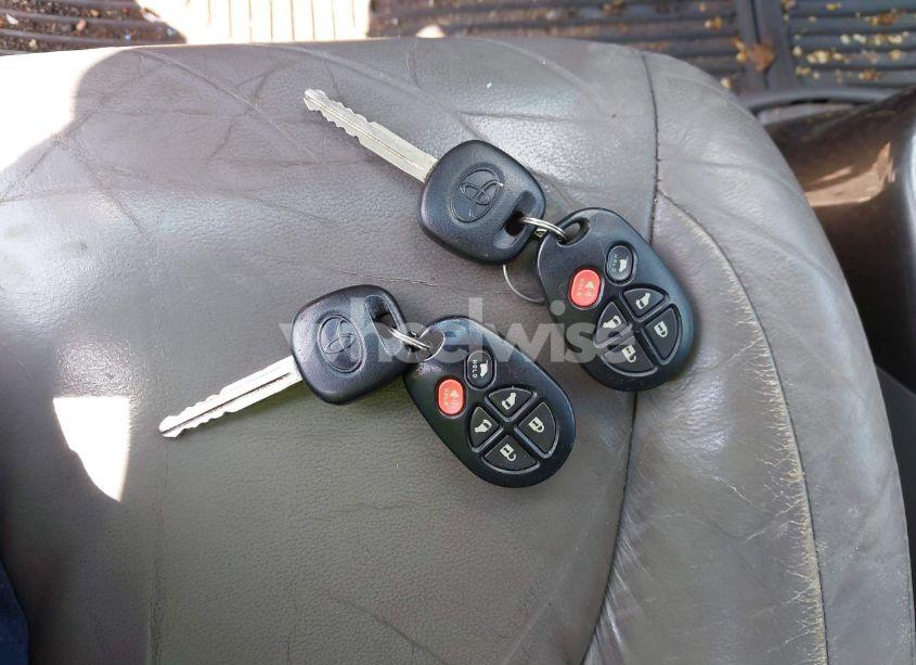 Photo 11 of 2010 Toyota Sienna XLE (VIN 5TDYK4CC8AS301320)