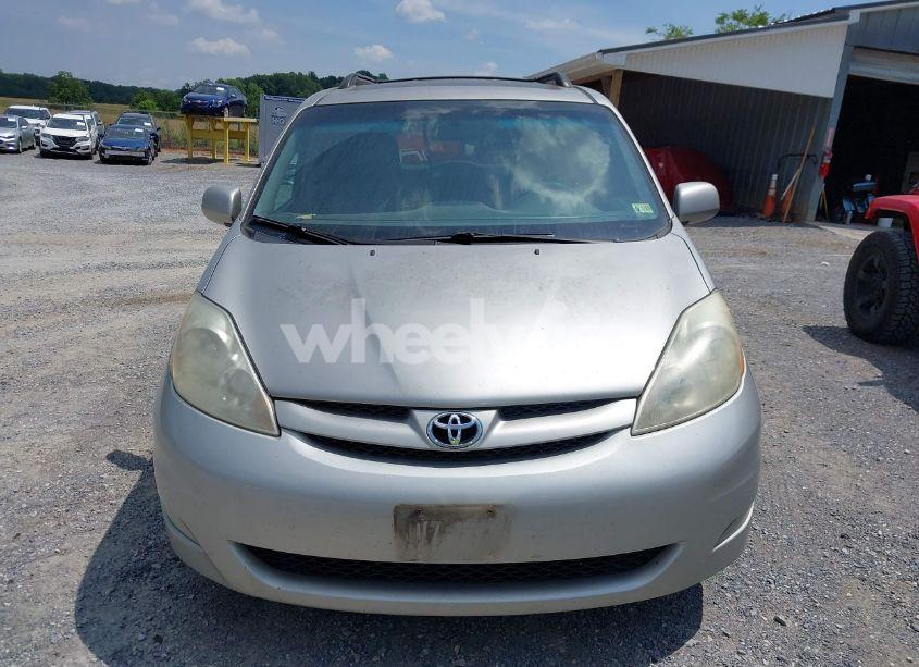 Photo 12 of 2010 Toyota Sienna XLE (VIN 5TDYK4CC8AS301320)