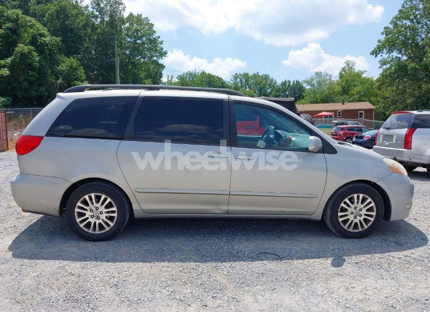 Photo 13 of 2010 Toyota Sienna XLE (VIN 5TDYK4CC8AS301320)