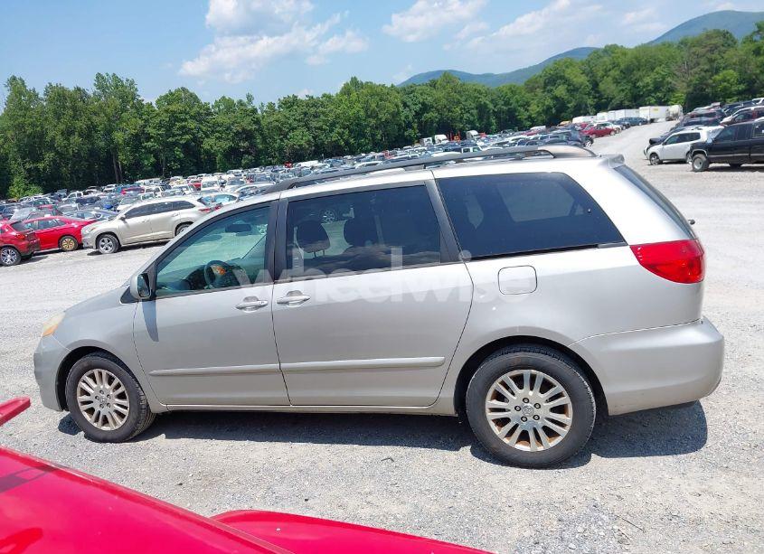 Photo 14 of 2010 Toyota Sienna XLE (VIN 5TDYK4CC8AS301320)