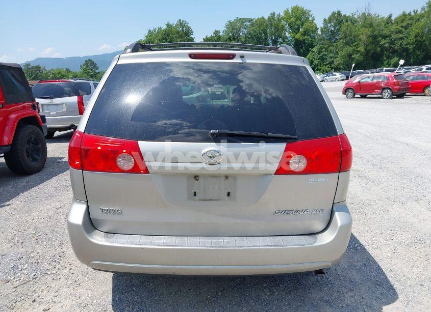 Photo 16 of 2010 Toyota Sienna XLE (VIN 5TDYK4CC8AS301320)