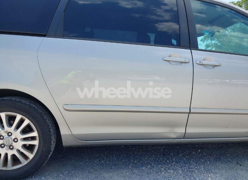 Photo 17 of 2010 Toyota Sienna XLE (VIN 5TDYK4CC8AS301320)