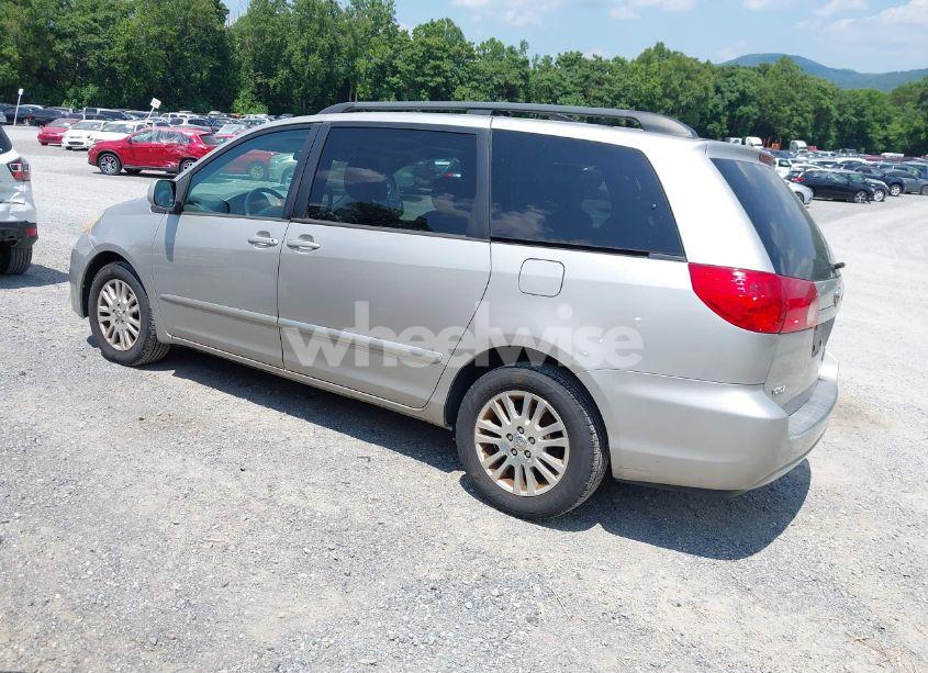 Photo 3 of 2010 Toyota Sienna XLE (VIN 5TDYK4CC8AS301320)