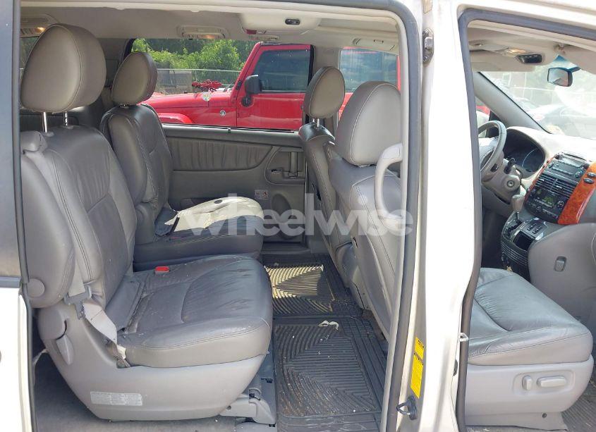 Photo 8 of 2010 Toyota Sienna XLE (VIN 5TDYK4CC8AS301320)