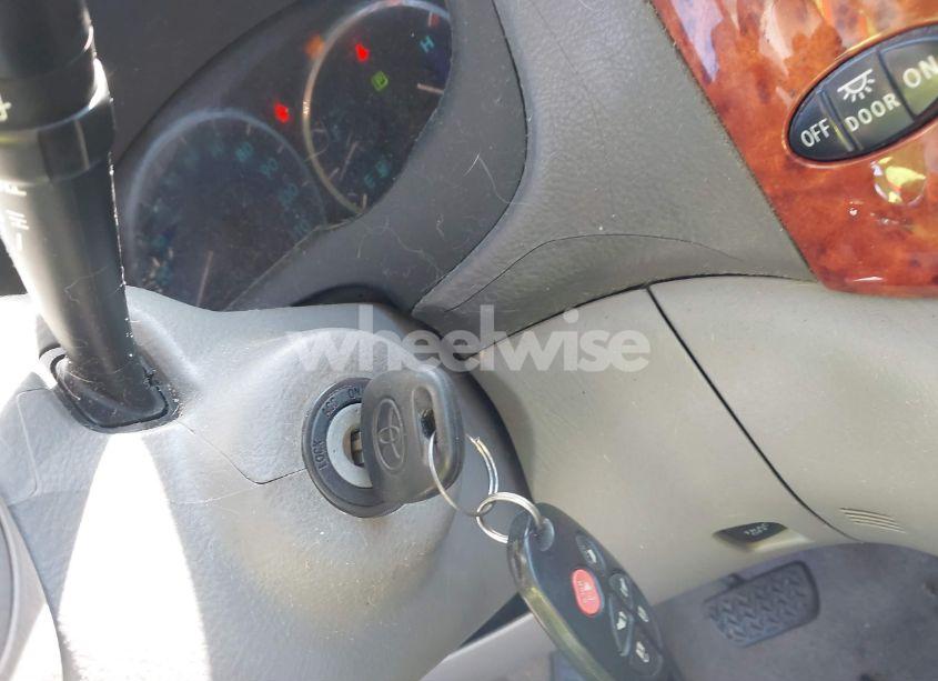 Photo 11 of 2010 Toyota Sienna LIMITED (VIN 5TDYK4CC8AS307506)