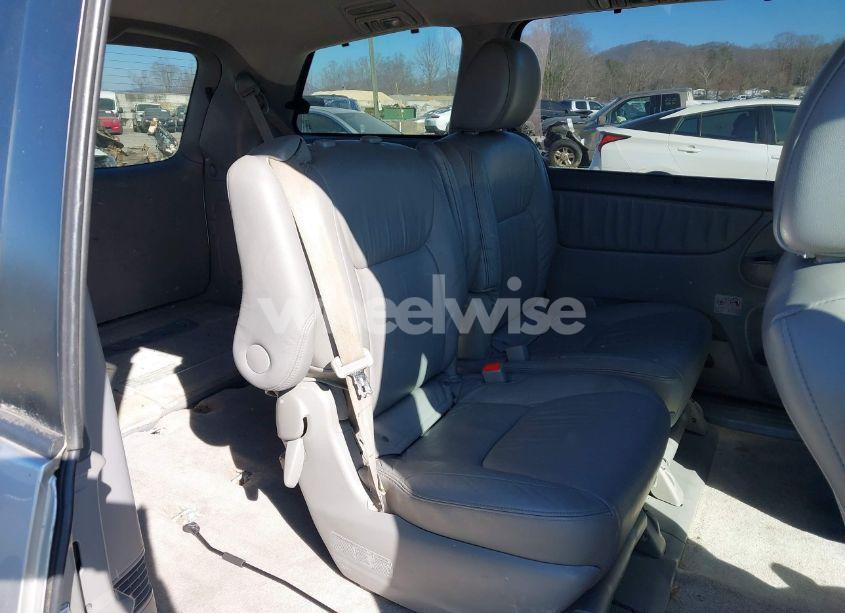 Photo 8 of 2010 Toyota Sienna LIMITED (VIN 5TDYK4CC8AS307506)