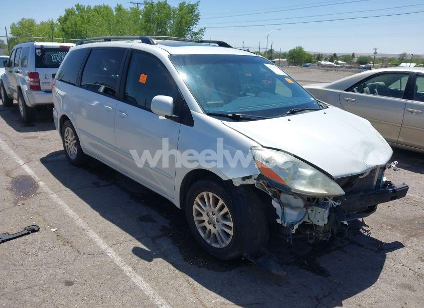 2010 Toyota Sienna LIMITED/XLE (VIN 5TDYK4CC9AS304226) main photo