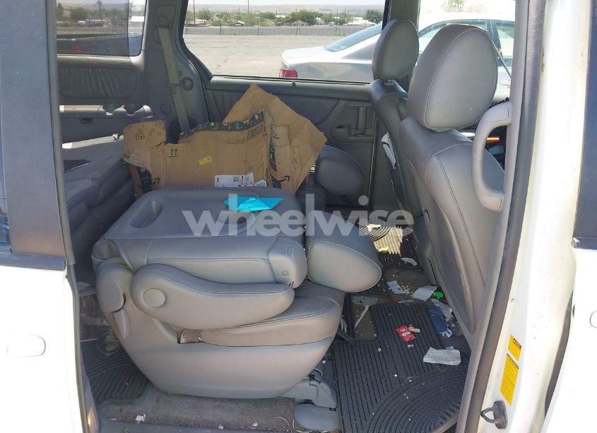 Photo 8 of 2010 Toyota Sienna LIMITED/XLE (VIN 5TDYK4CC9AS304226)