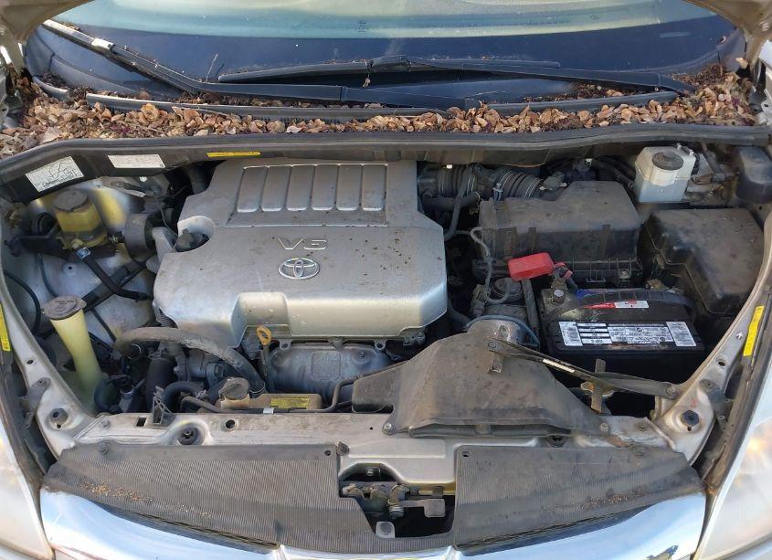 Photo 10 of 2010 Toyota Sienna LIMITED (VIN 5TDYK4CC9AS314609)