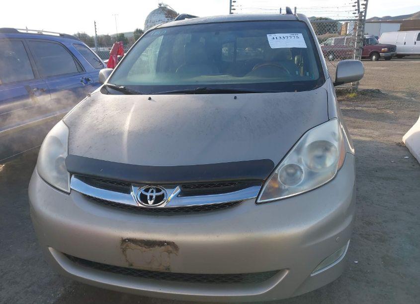 Photo 12 of 2010 Toyota Sienna LIMITED (VIN 5TDYK4CC9AS314609)