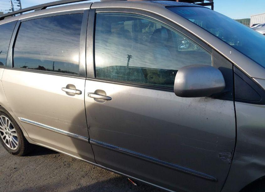 Photo 13 of 2010 Toyota Sienna LIMITED (VIN 5TDYK4CC9AS314609)