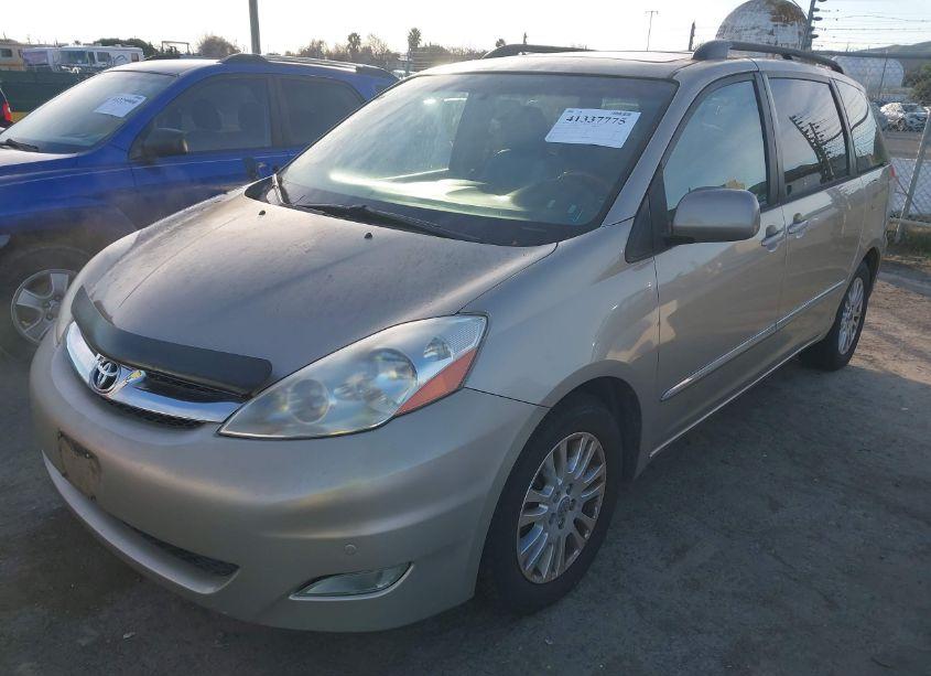 Photo 2 of 2010 Toyota Sienna LIMITED (VIN 5TDYK4CC9AS314609)