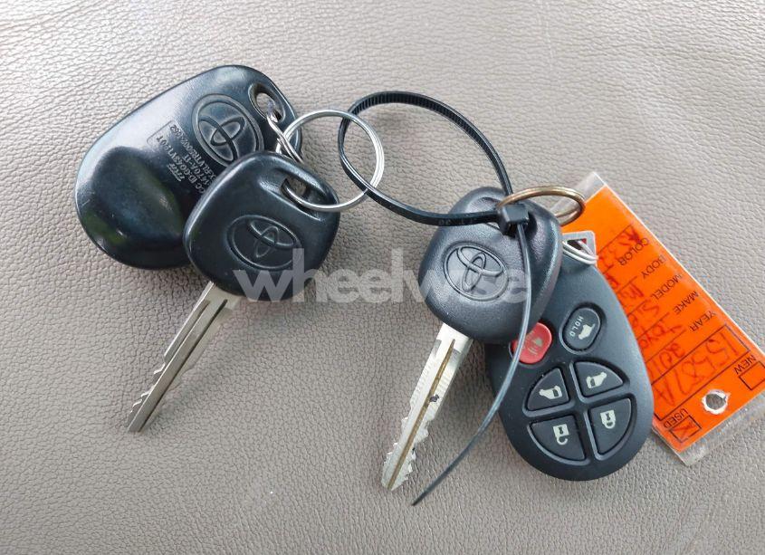 Photo 11 of 2010 Toyota Sienna XLE (VIN 5TDYK4CC9AS328039)