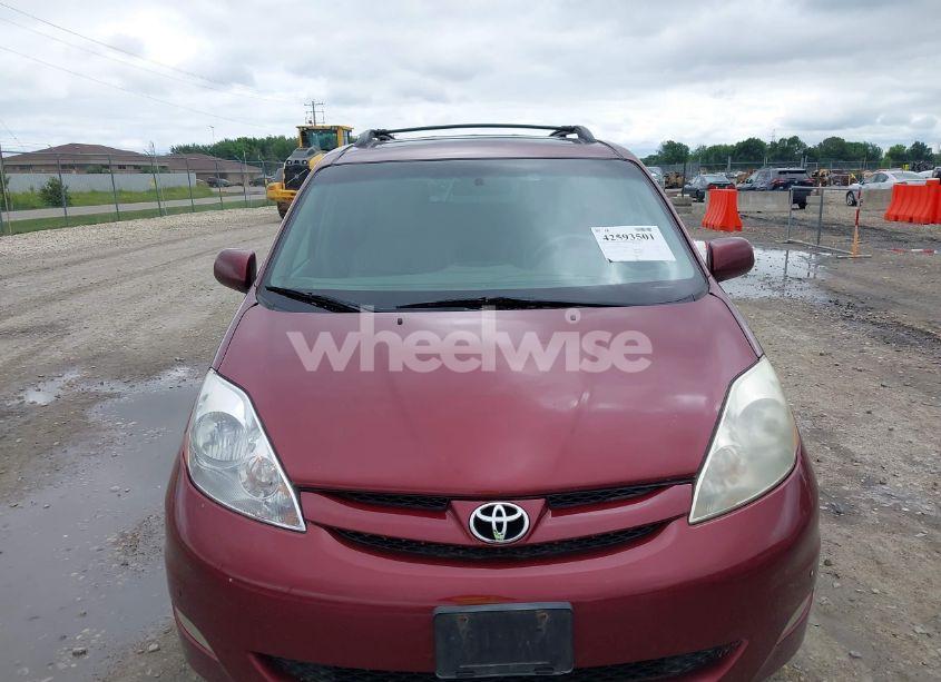 Photo 12 of 2010 Toyota Sienna XLE (VIN 5TDYK4CC9AS328039)