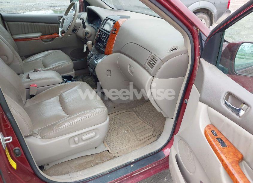 Photo 5 of 2010 Toyota Sienna XLE (VIN 5TDYK4CC9AS328039)