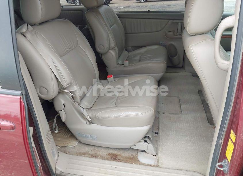 Photo 8 of 2010 Toyota Sienna XLE (VIN 5TDYK4CC9AS328039)