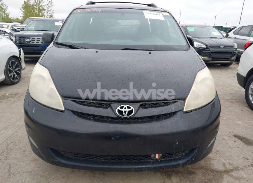 Photo 12 of 2010 Toyota Sienna XLE (VIN 5TDYK4CC9AS337081)