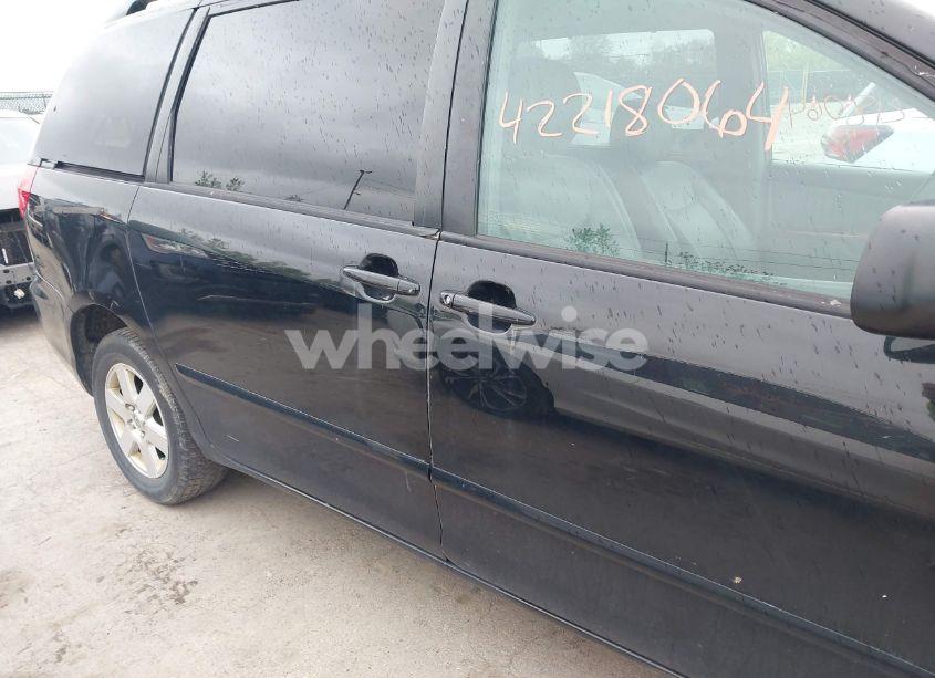 Photo 13 of 2010 Toyota Sienna XLE (VIN 5TDYK4CC9AS337081)