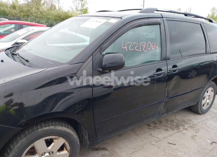 Photo 14 of 2010 Toyota Sienna XLE (VIN 5TDYK4CC9AS337081)