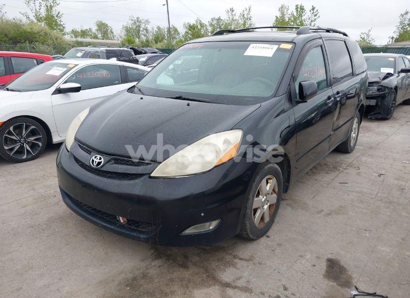 Photo 2 of 2010 Toyota Sienna XLE (VIN 5TDYK4CC9AS337081)
