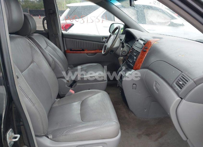 Photo 5 of 2010 Toyota Sienna XLE (VIN 5TDYK4CC9AS337081)