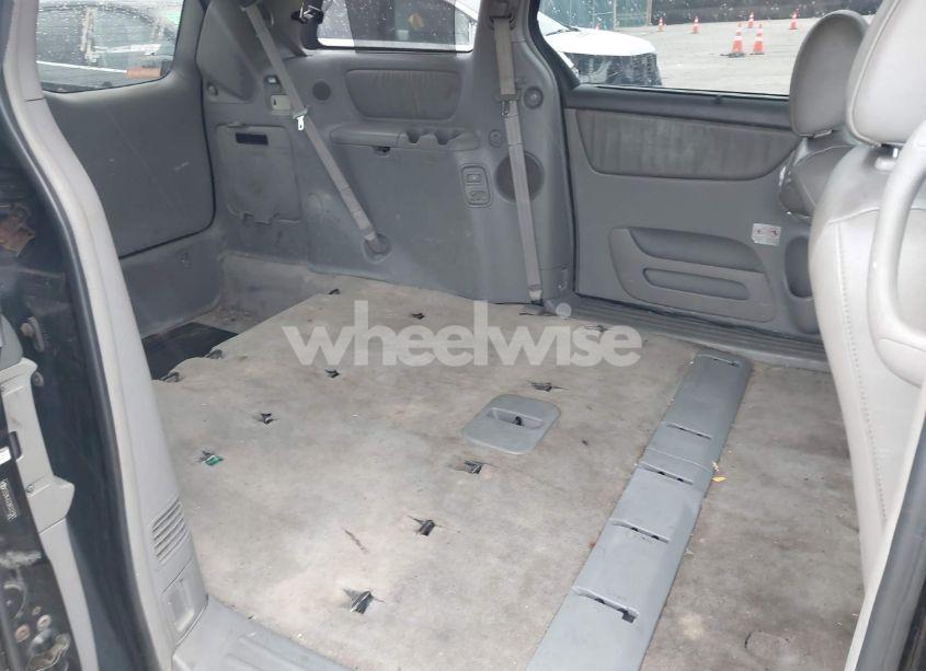 Photo 8 of 2010 Toyota Sienna XLE (VIN 5TDYK4CC9AS337081)